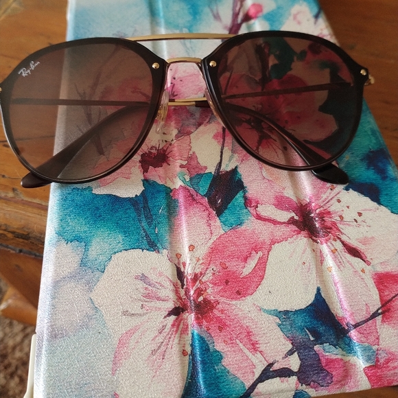 Like New Ray Ban Sunglasses - Picture 2 of 5